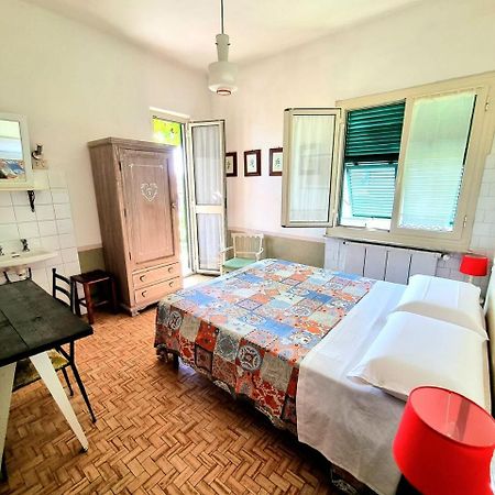 Casa Cambini Bed & Breakfast Marina di Massa Exterior photo