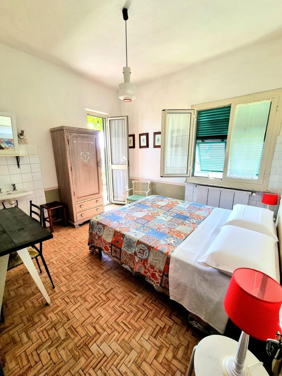 Casa Cambini Bed & Breakfast Marina di Massa Exterior photo
